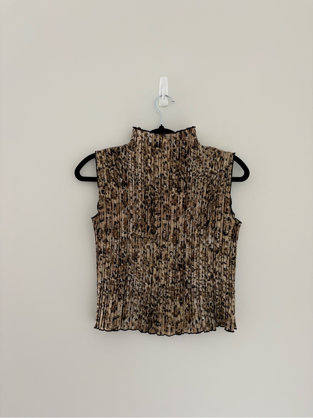 Sleeveless Mock Neck Pleated Top in Brown Cheetah Print